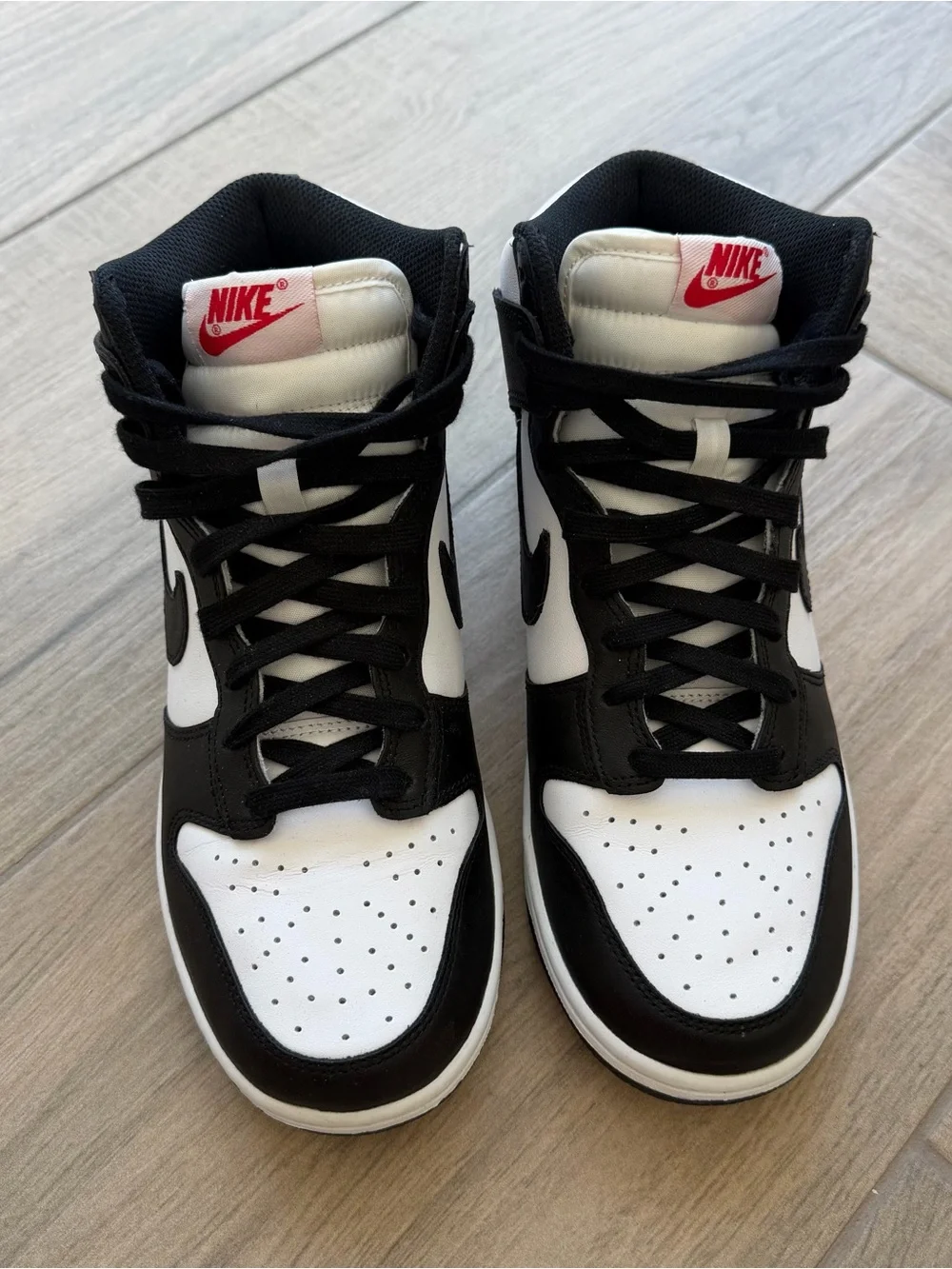 Nike Dunk High women’s sneaker shoe sz 8 black white